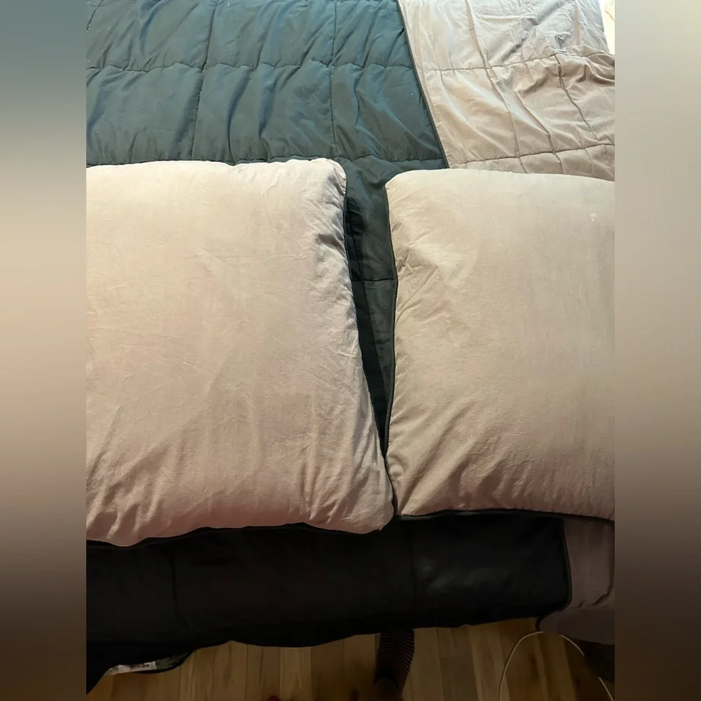 Reversible black and gray comforter